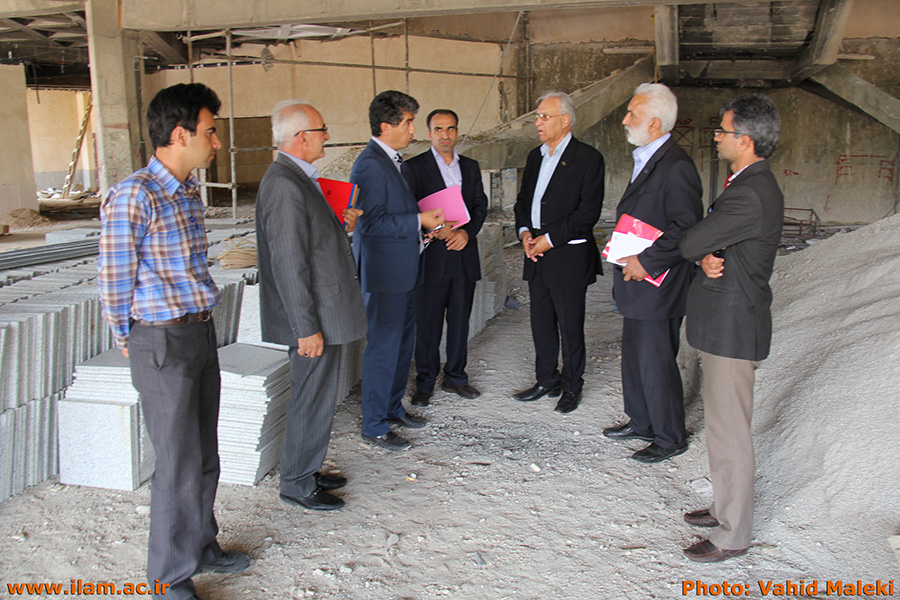 بازديد آقاي دکتر حافظي رئيس جامعه خيرين مدرسه ساز از پروژه کتابخانه مرکزي دانشگاه 